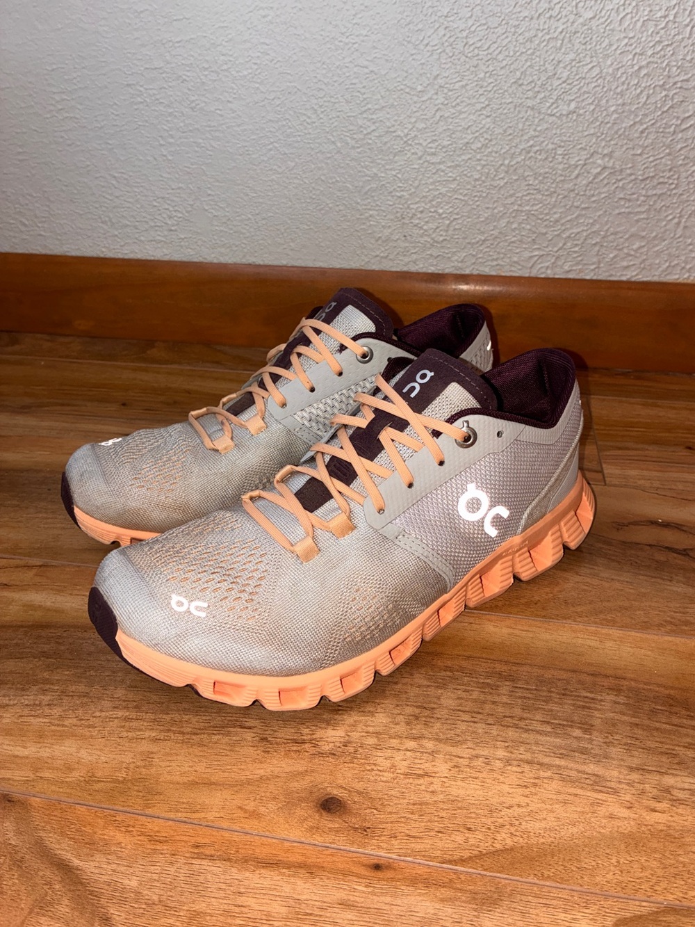 On Cloud X Women’s Athletic Training Running Sneaker Shoes, gray/peach- size 7.5